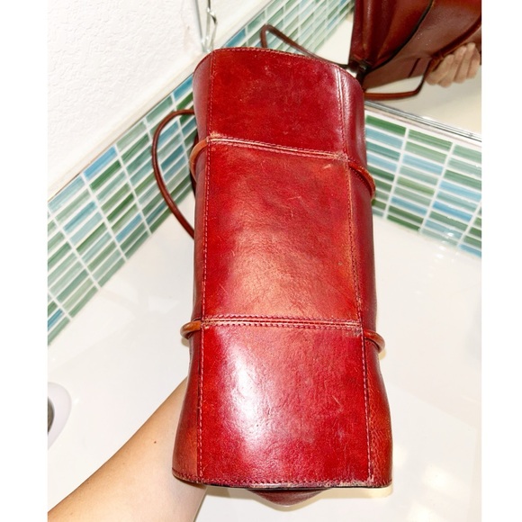 VINTAGE Italian 🇮🇹 Leather Top Handle Barrel bag Wilson’s Pelle Studios - Picture 8 of 14